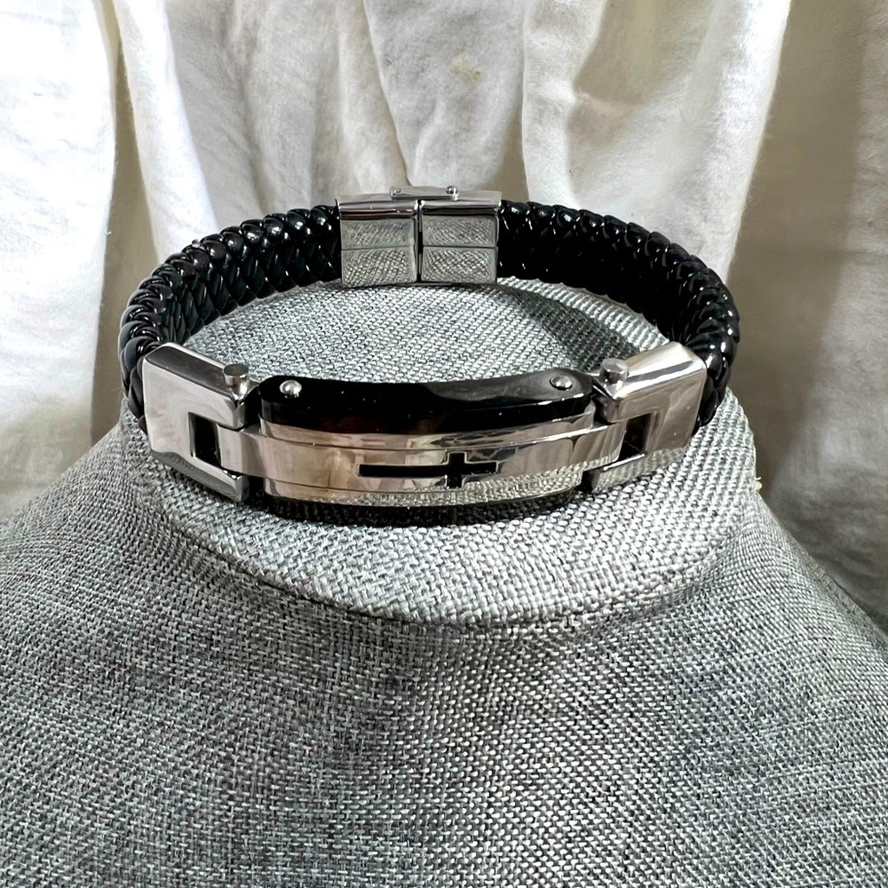 Stainless Steel and Braided Vegan Leather Band Makes up this Amazing ☑️
